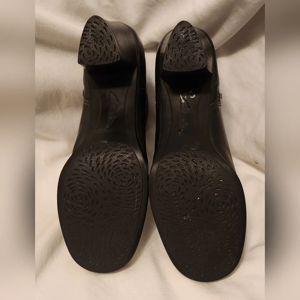 CLARKS Black and Pink Leather Zip up booties Sz 8 - Picture 5 of 10